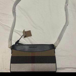 NWT! BURBERRY PEYTON CROSSBODY BAG